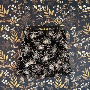 White House Black Market WHBM Black Skirt with White Floral Print Ruffle Hem 10